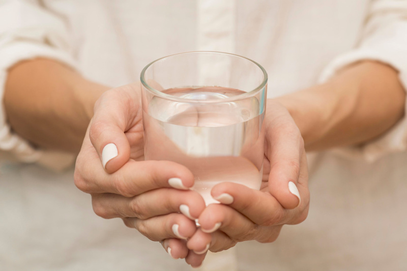 Academia Hoffmann: Blog - Ayuno: el tratamiento natural más efectivo - vaso de agua